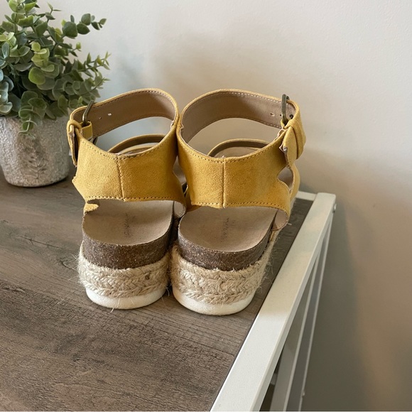 🤍Universal Thread Sandals - Picture 9 of 10